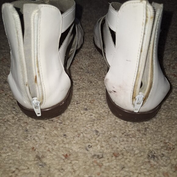 Vintage White Gladiator Sandals with Zip-up Back - Picture 4 of 5